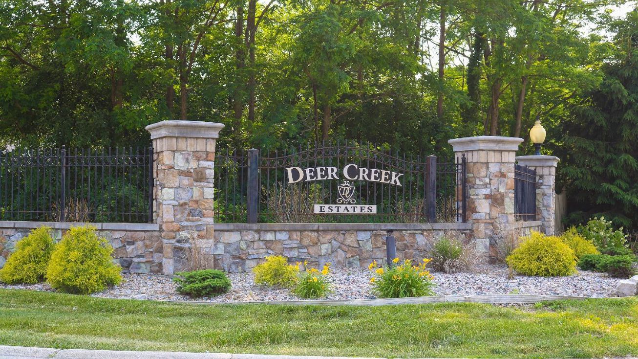 11084 Deer Creek Dr, Winfield, IN 46307