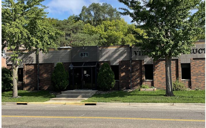 Pictures of Office property located at 871 Jefferson Ave, St Paul, MN 55102 for comps - image #1