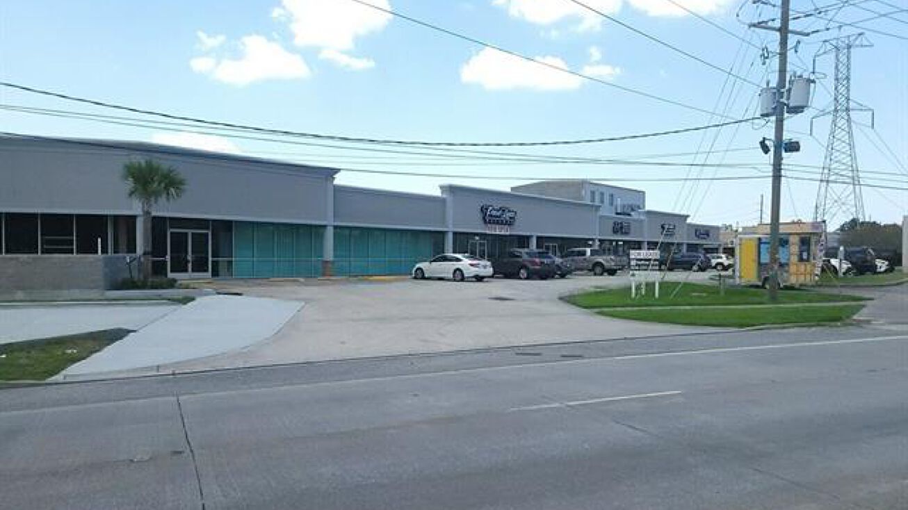 1820 Dickory Ave, Harahan, LA 70123