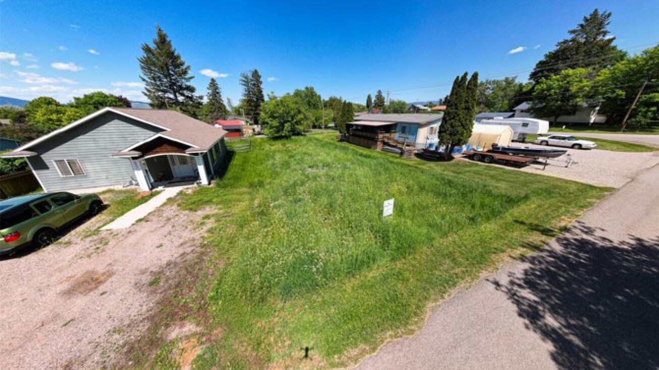 605 13th Ave E, Polson, MT 59860
