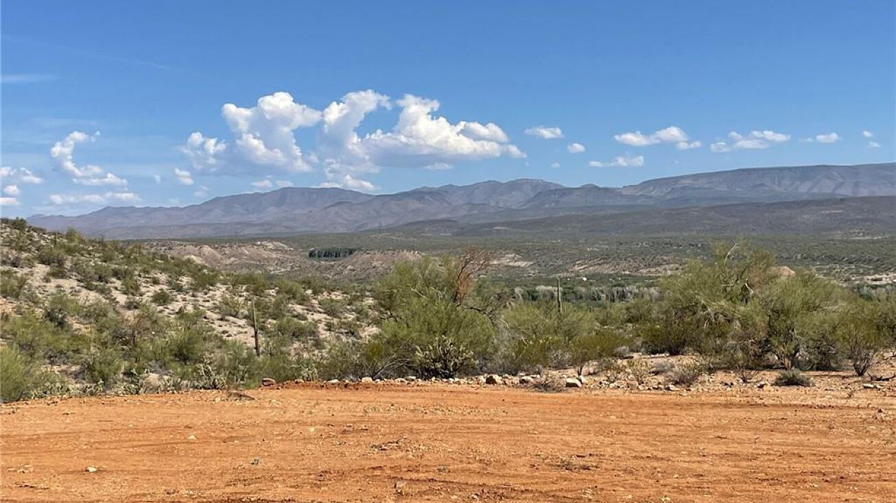 000 Banegas Ranch Road, Wikieup, AZ 85360