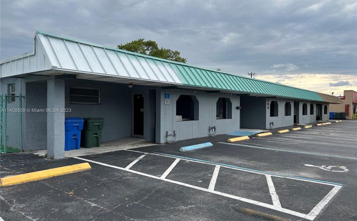 Pictures of Office, Retail property located at 400 NE 44th St, Oakland Park, FL 33334 for sales - image #1