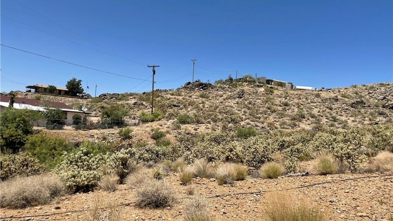 0 W Roads End, Golden Valley, AZ 86413