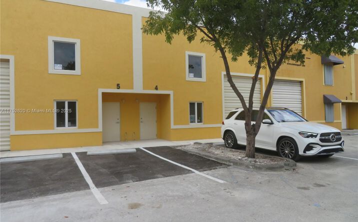 Pictures of Industrial property located at 10880 NW 138th St # 4, Hialeah Gardens, FL 33018 for sales - image #1