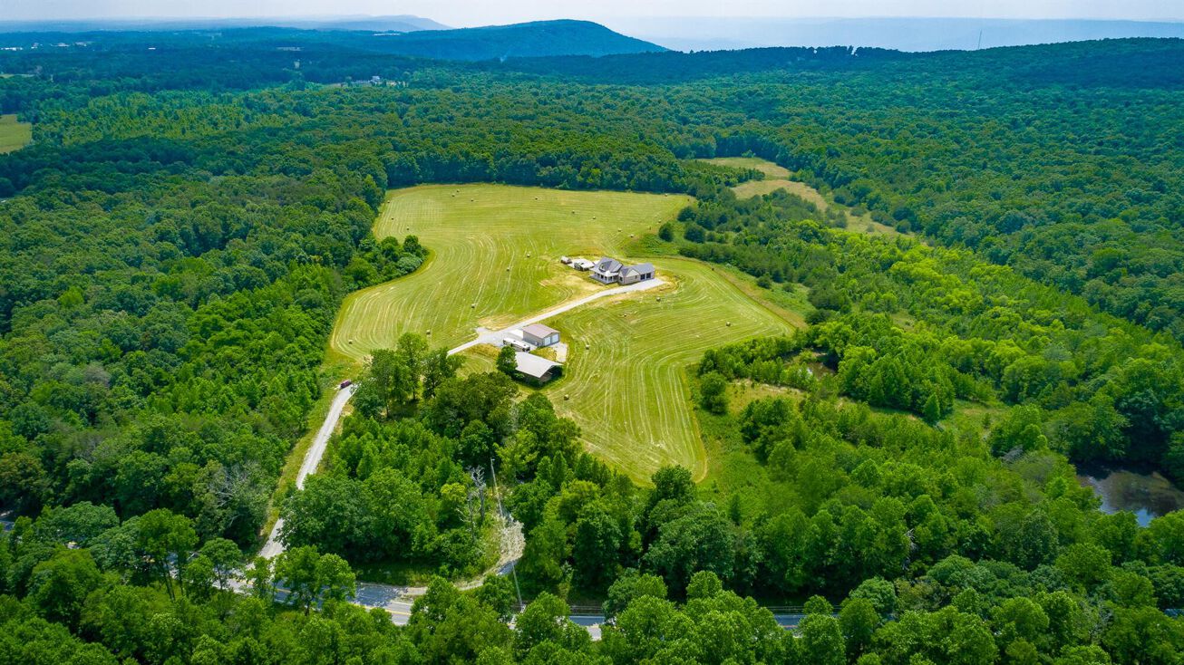 157 Halls Farm Ln, Pikeville, TN 37367 Retail Property for Sale 157