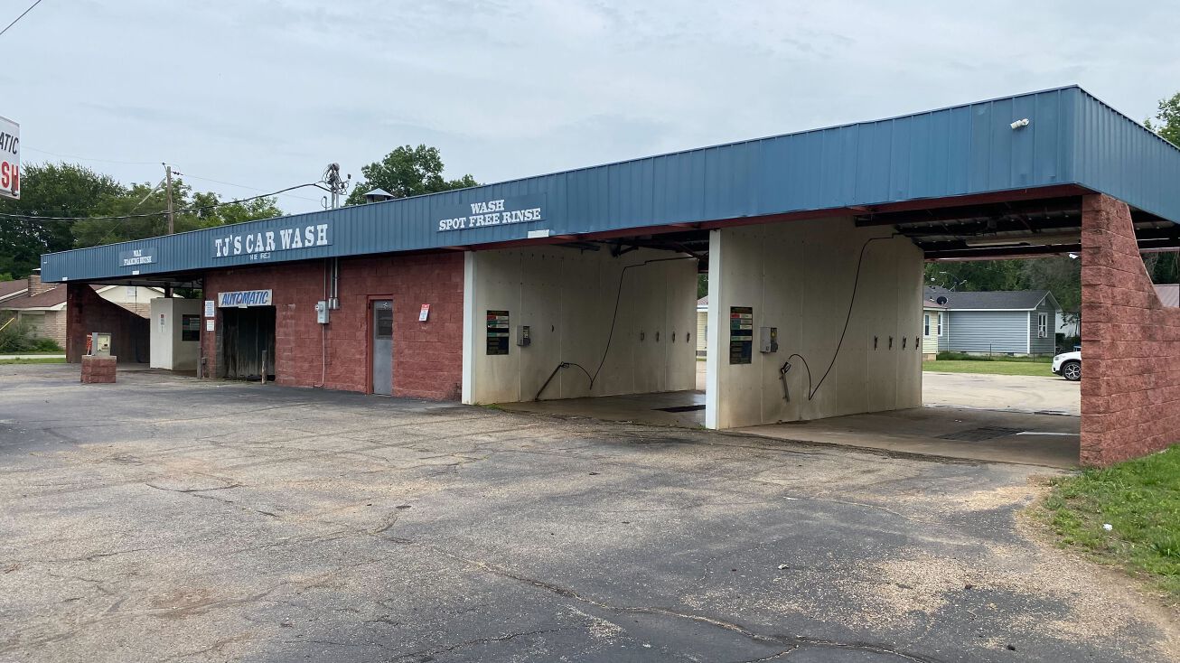 1406 Frisco St, Seneca, MO 64865