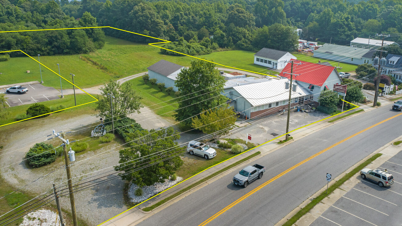 17321 General Puller Hwy, Deltaville, VA 23043