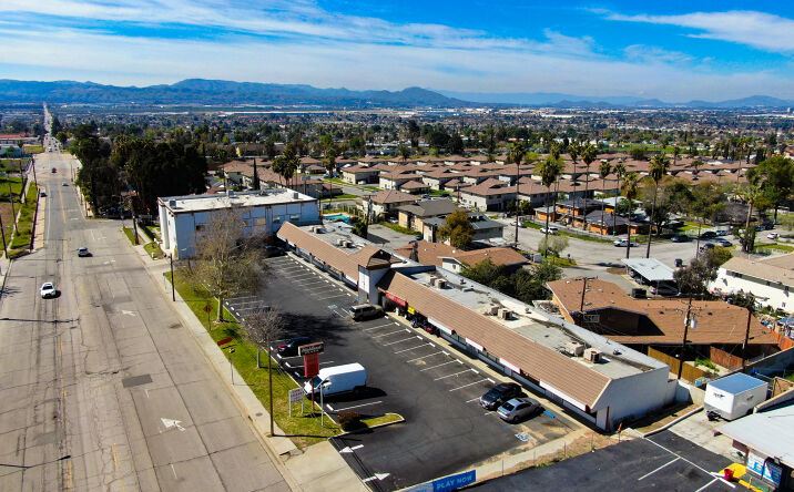 Pictures of Retail property located at 2102 Palm Ave, Highland, CA 92346 for sales - image #1