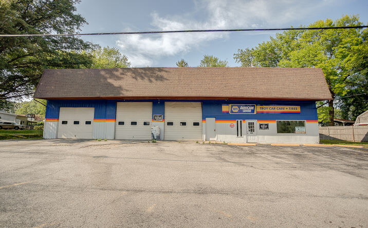 320 E Center St, Troy, IL 62294 | Crexi.com