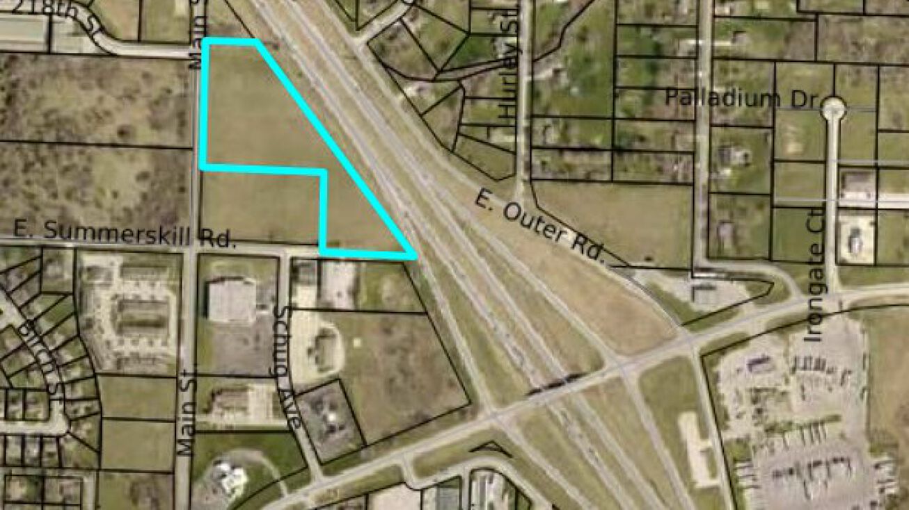 N Main St, Peculiar, MO 64078