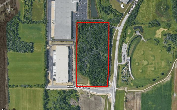 Pictures of Land property located at W Woods Edge Rd, New Berlin, WI 53151 for sales - image #1
