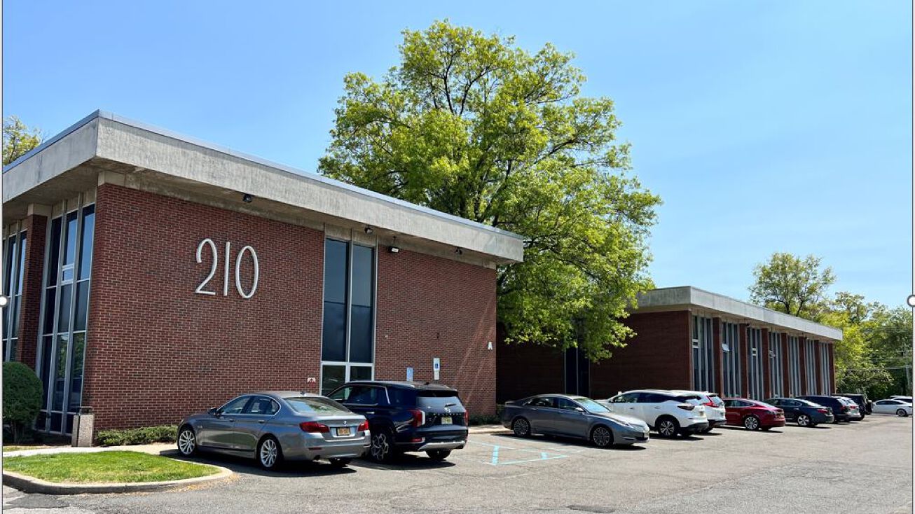 210 Summit Ave, Montvale, NJ 07645