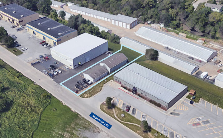 Pictures of Industrial property located at 1110 Applewood Dr, Papillion, NE 68046 for comps - image #1