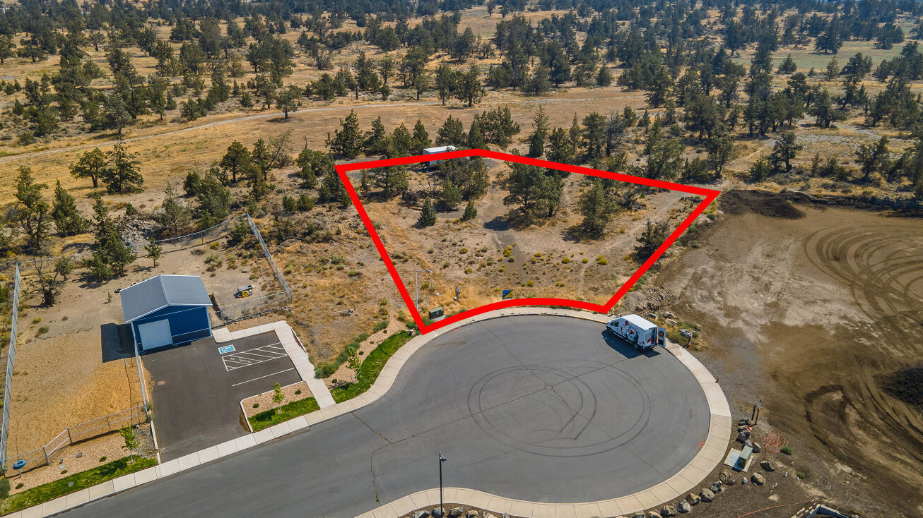 942 SE 4th Ct, Redmond, OR 97756