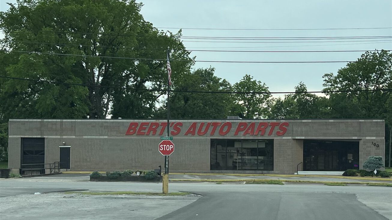 100 Hopkinsville Street, Russellville, KY 42276