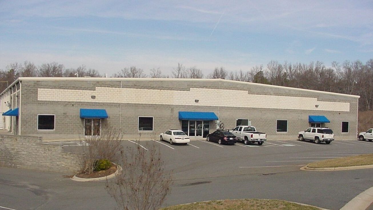 121 N Commercial Dr, Mooresville, NC 28115