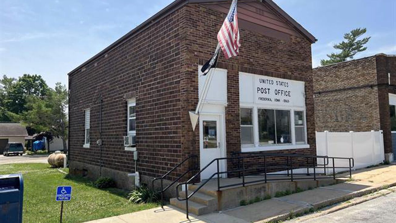 104 3rd St, Frederika, IA 50631