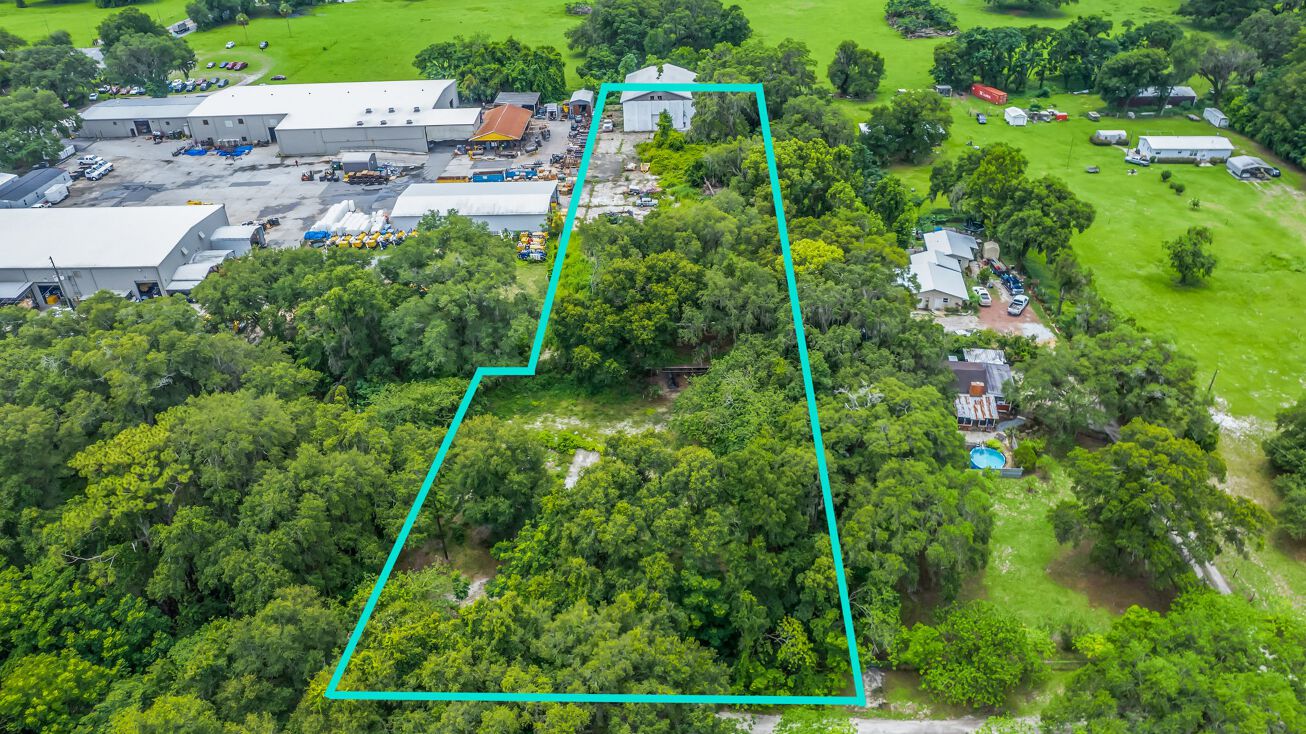 3400 4th St, Okahumpka, FL 34762