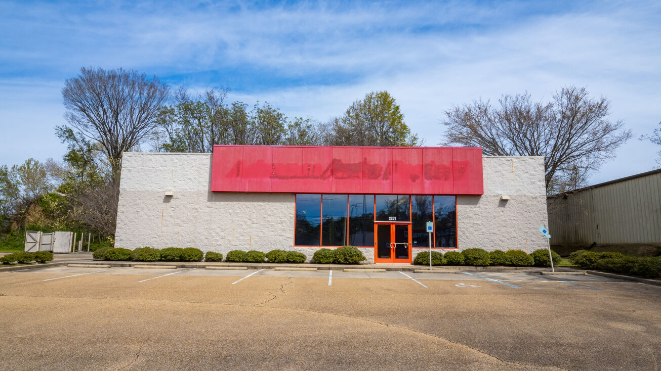 2201 Clay St, Vicksburg, MS 39183