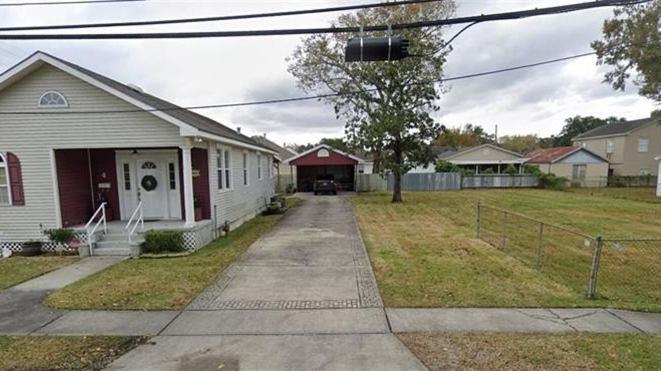 10 Crislaur Ave, Harahan, LA 70123