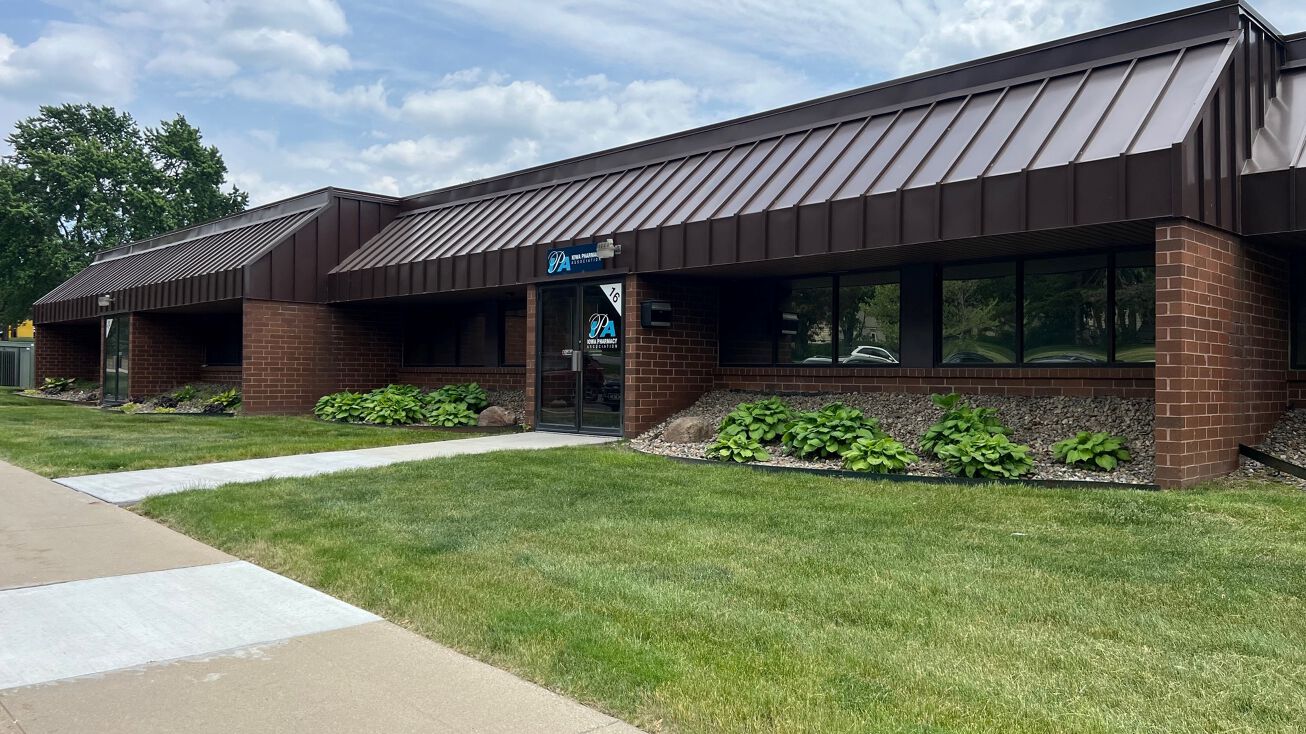 8515 Douglas Ave, Urbandale, IA 50322