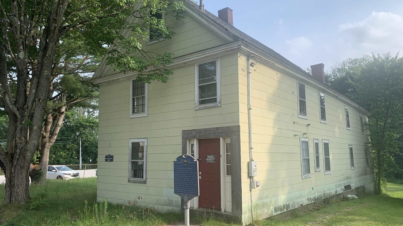 81 Main St, Pittsfield, NH 03263