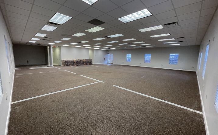 Pictures of Office property located at 1855 Porter Lake Dr, Sarasota, FL 34240 for comps - image #1