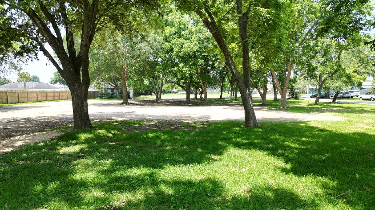 2836 Merriman St, Port Neches, TX 77651