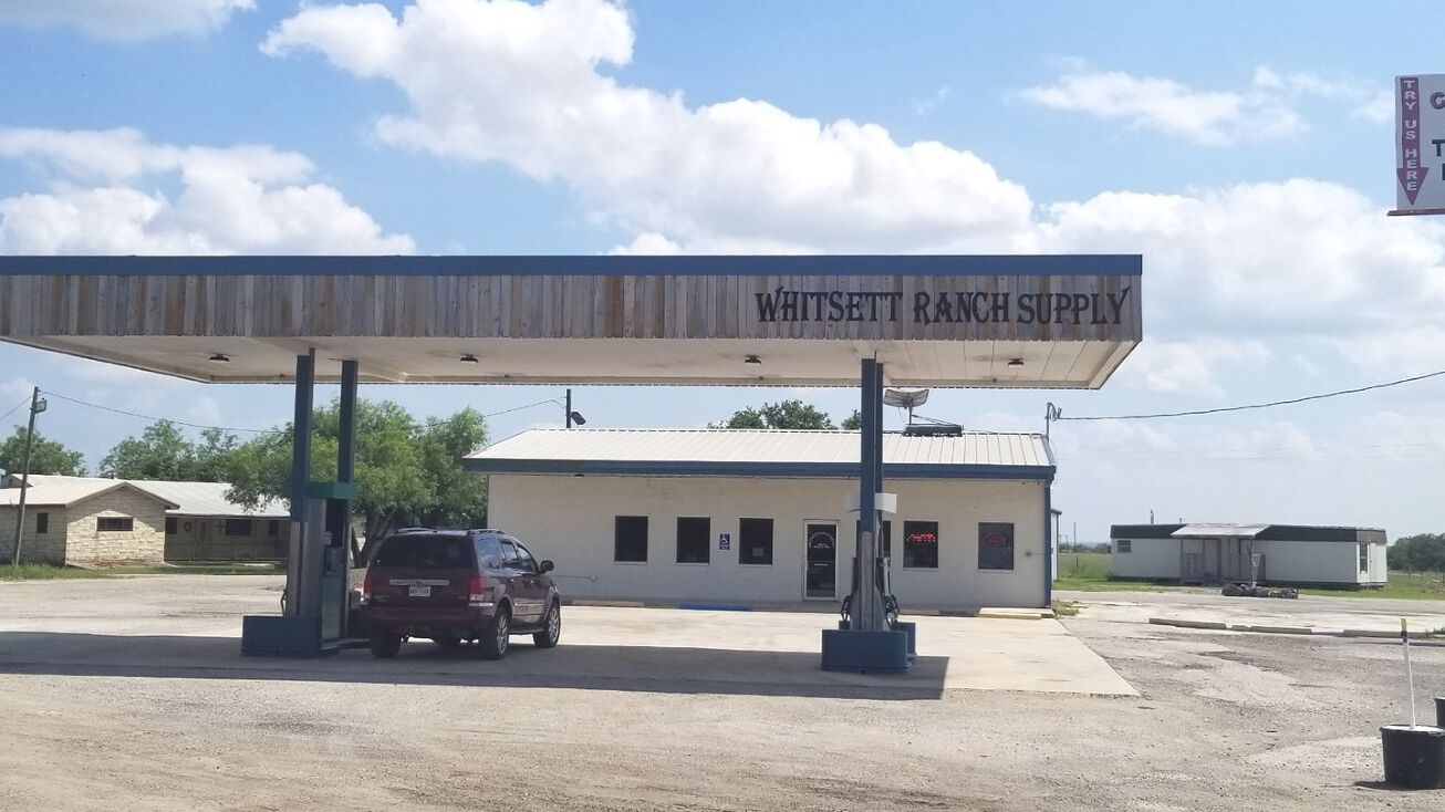 866 FM 99, Whitsett, TX 78075