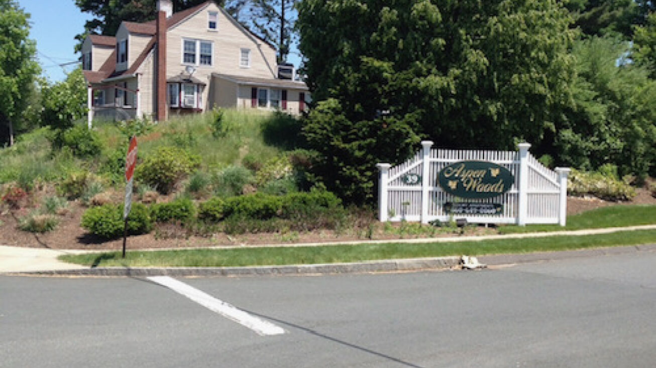 49 Buckland St, Manchester, CT 06042