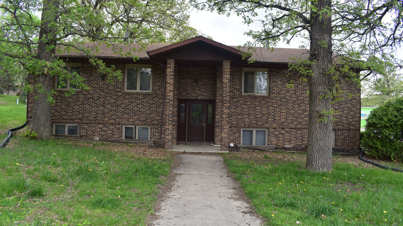 1103 Broadway St, Webster City, IA 50595