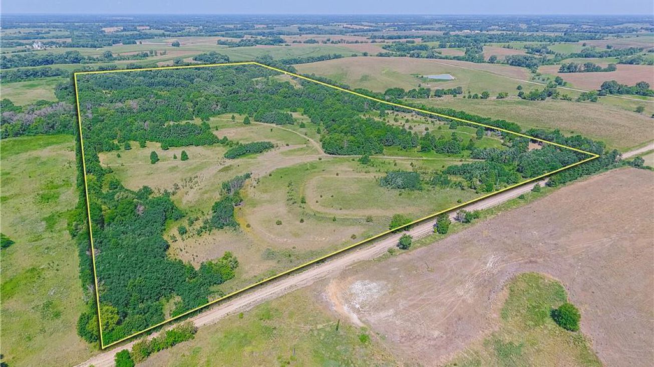 Cord Drive, Meadville, MO 64659