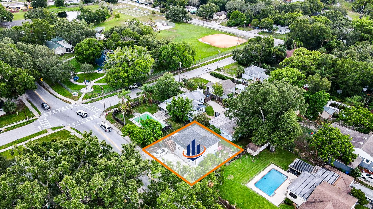 230 6th St NE, Winter Haven, FL 33881