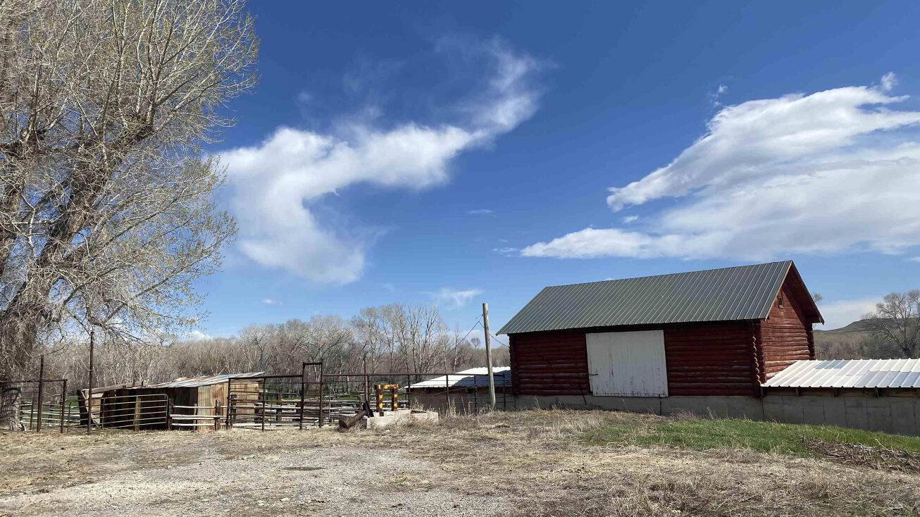 7561 Riverview Rd, Riverton, WY 82501