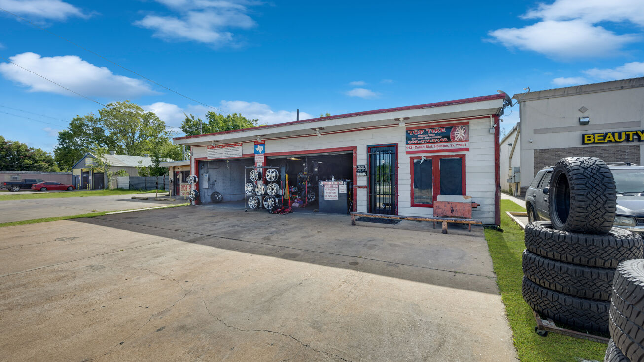 9121 Cullen Blvd, Houston, TX 77033