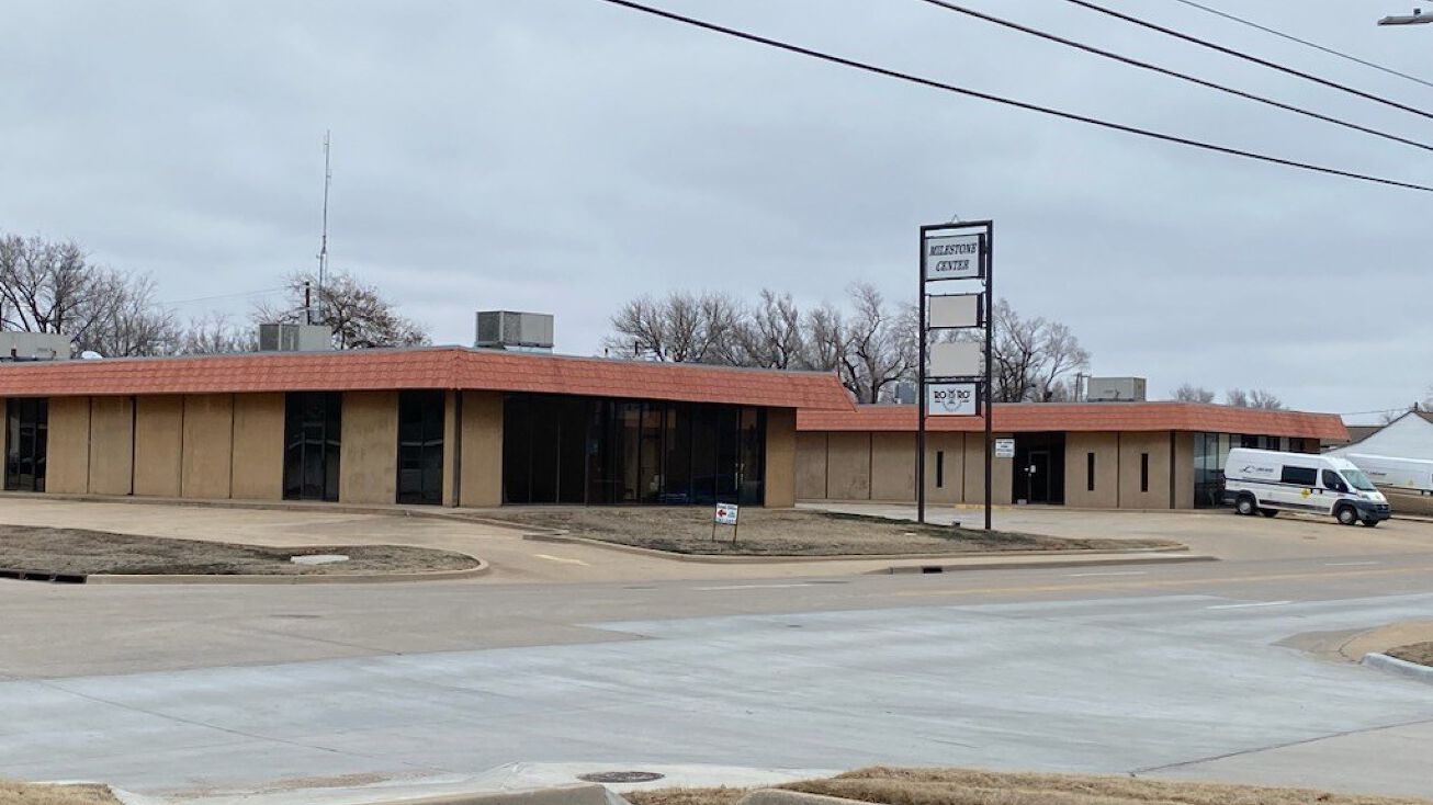 601619 E Hartford Ave, Ponca City, OK 74601 Retail Property for Sale