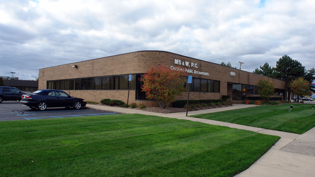 6905 Rochester Rd, Troy, MI 48085