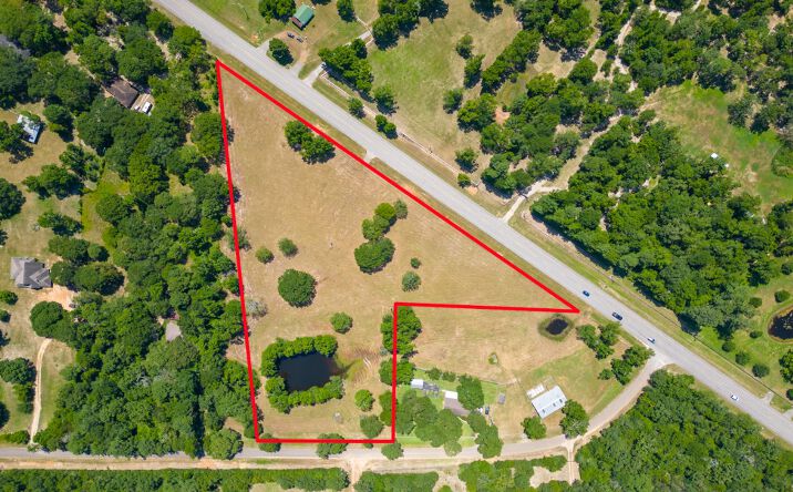 Pictures of Land property located at 17629 Carroll Ln, Willis, TX 77378 for sales - image #1