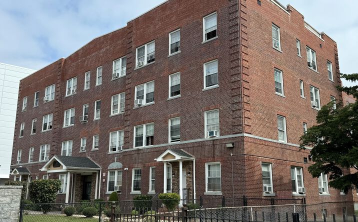 Pictures of Multifamily property located at 54 Greenwich St, Hempstead, NY 11550 for sales - image #1