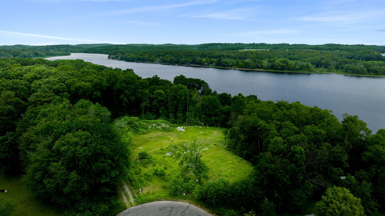 18 Norino Dr, West Newbury, MA 01985