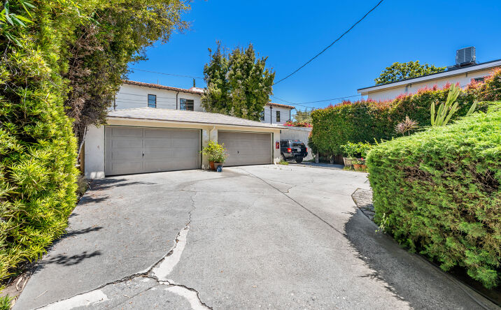 Pictures of Multifamily property located at 12157 Sunset Blvd, Los Angeles, CA 90049 for comps - image #1