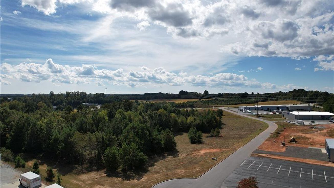 202 Business Park Dr, Seneca, SC 29678