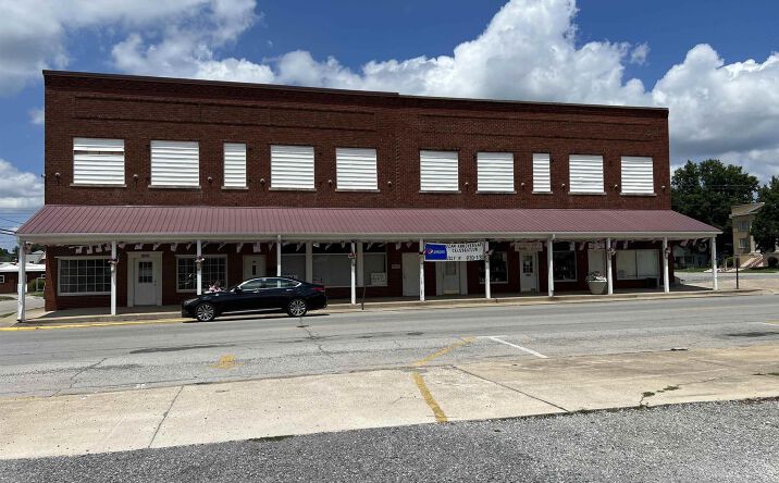 Pictures of Retail, Office, Industrial property located at 300 E BROADWAY Boulevard, Johnston City, IL 62951-1605 for sales - image #1