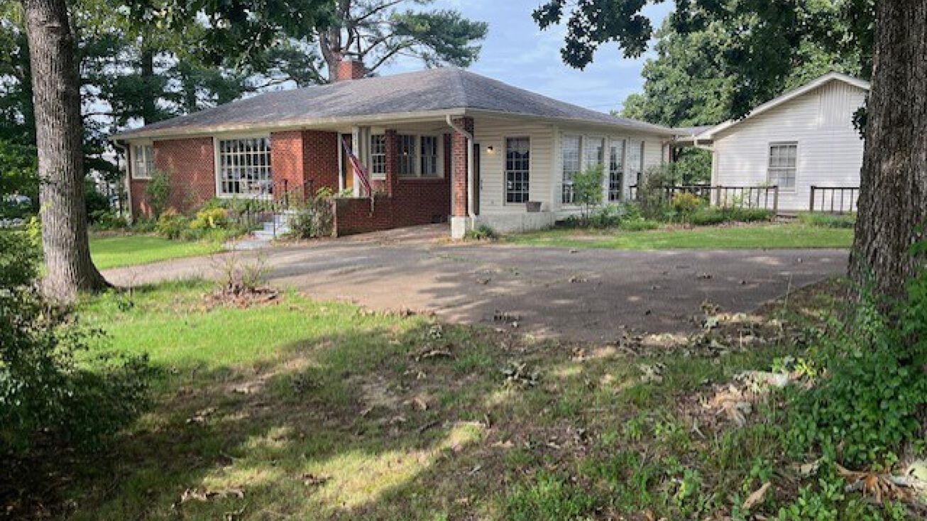 3703 Cloverdale Rd., Florence, AL 35633