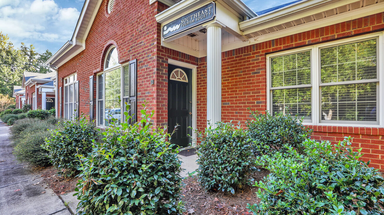 555 Sun Valley Dr, Roswell, GA 30076