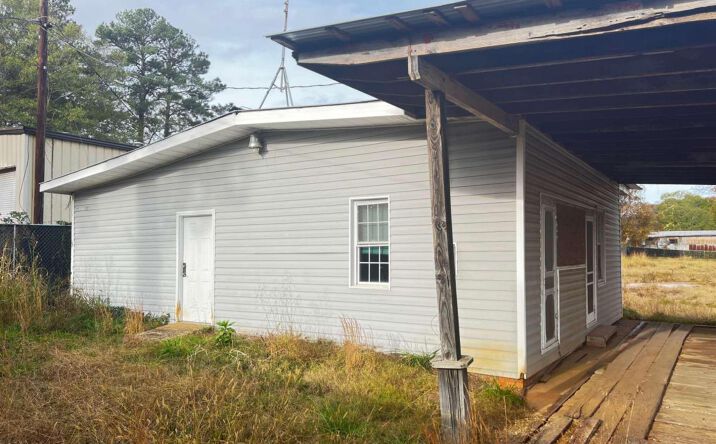 Pictures of Industrial property located at 320 N Aycock St, Carrollton, GA 30117 for sales - image #1