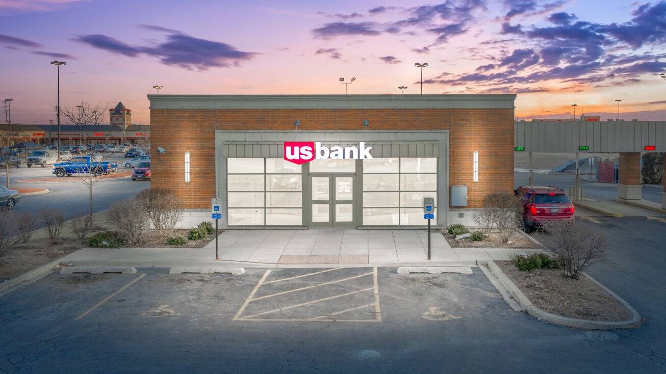 Pictures of Retail property located at 4765 W Cermak Rd, Chicago, IL 60804 for sales - image #1