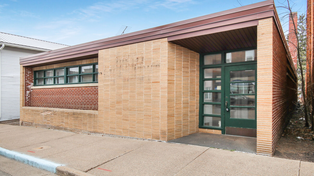 324 N Main St, Cadott, WI 54727