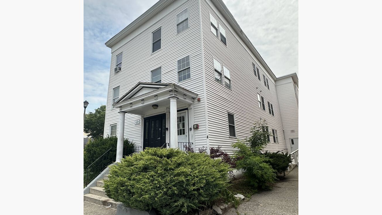 251 Pine St, Manchester, NH 03103