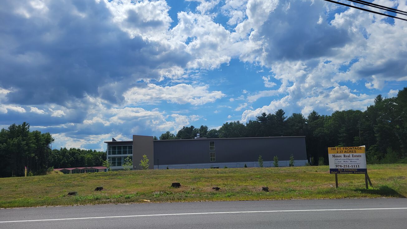 324 Middlesex Rd, Tyngsborough, MA 01879